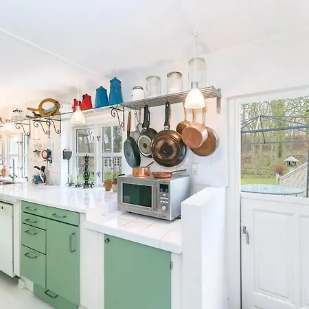 Dom wakacyjny Amazing In W/ 5 Bedrooms