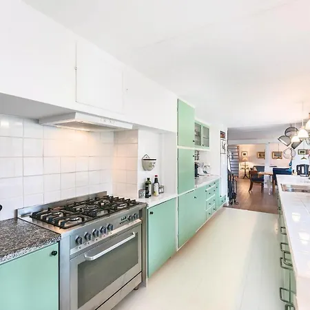 Dom wakacyjny Amazing In W/ 5 Bedrooms