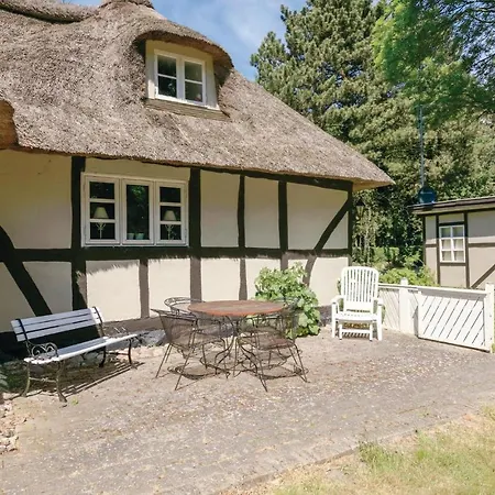 Dom wakacyjny Amazing In W/ 5 Bedrooms